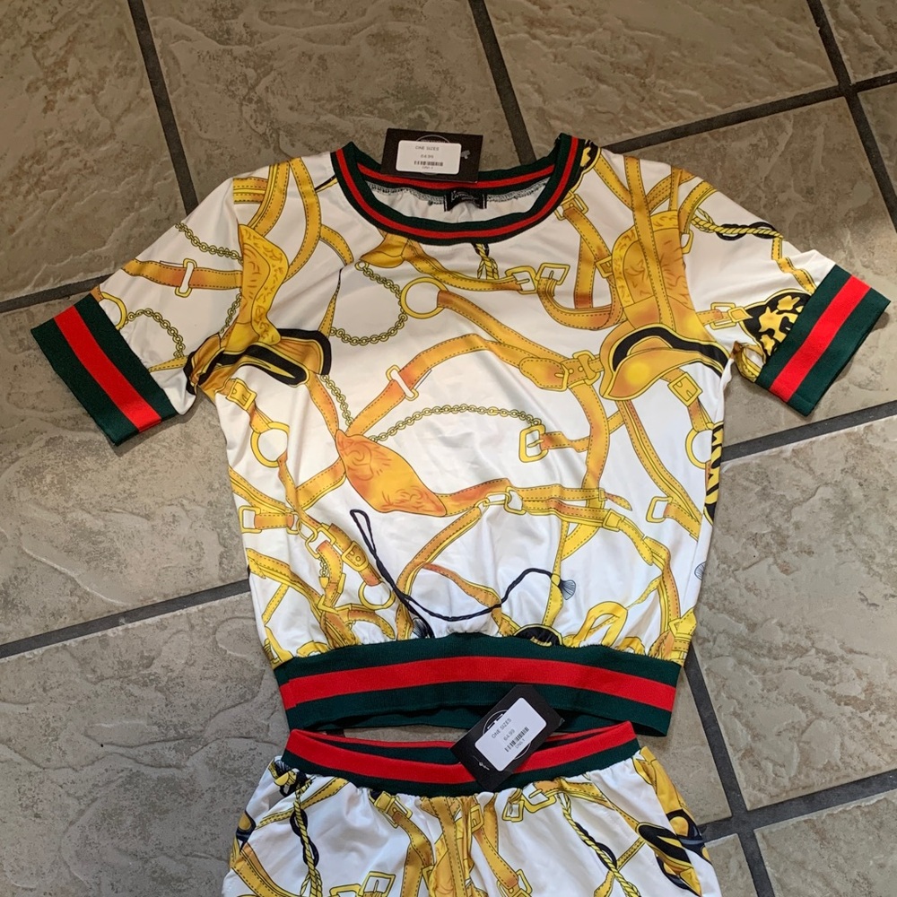 White & Gold Chain-Print Knit Top with Green-Red Trim